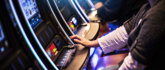 Topp spilleautomater som tilbyr gratisspinnbonuser